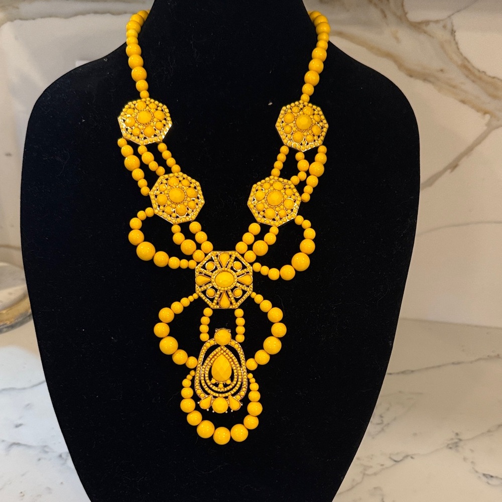 Vintage yellow necklace